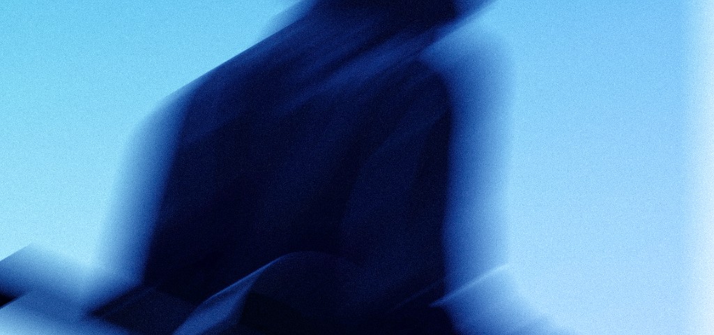 Soft blue horizontal light, the header for a comparison of AI customer support tools